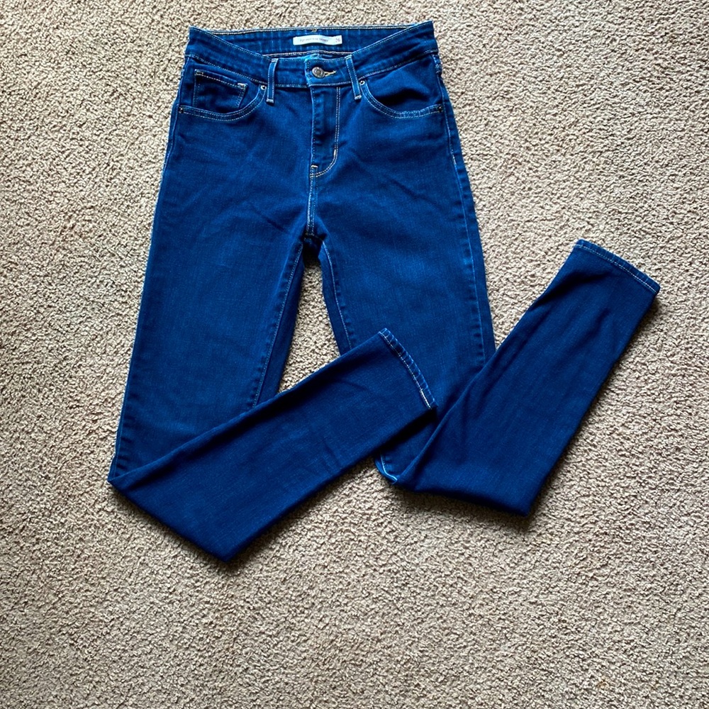 Levi High Rise Skinny Jean size 26